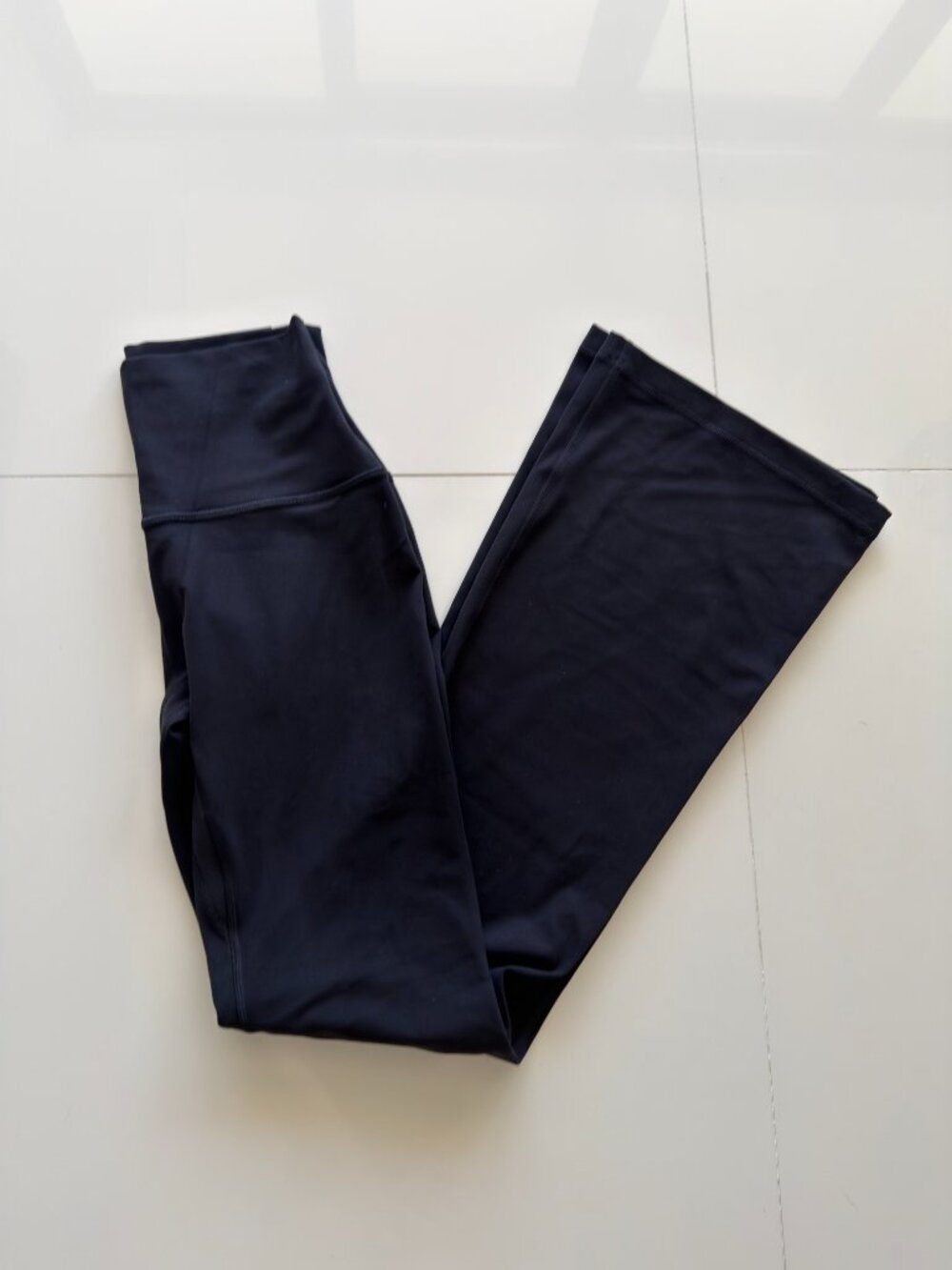 NWT Aritzia BUTTER Cheeky Infinite Hi Flare 30" Legging - Size 2 - Picture 6 of 8